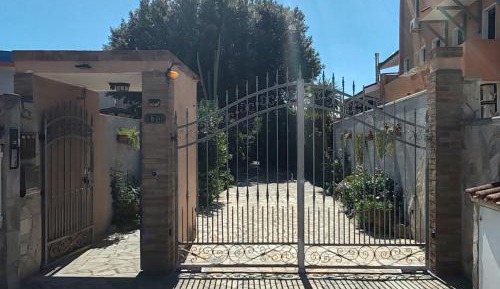Apartment with Garden View