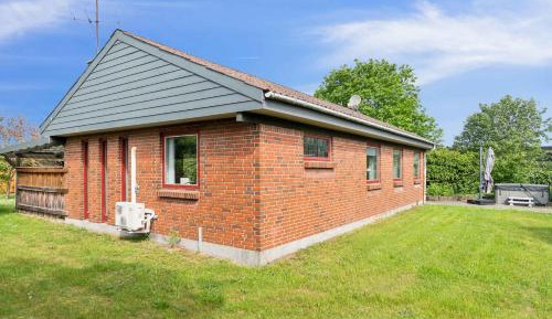 Three-Bedroom Holiday Home 