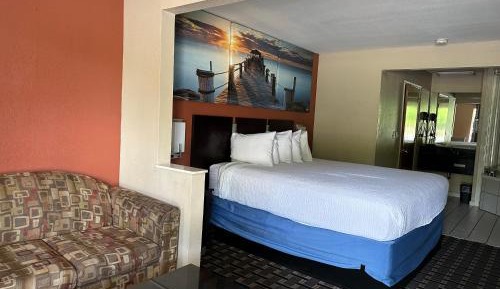 Deluxe King Studio Suite - Non-Smoking