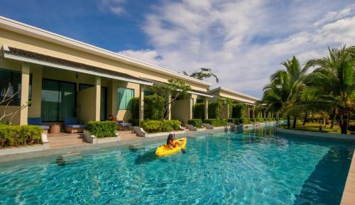 Deluxe Double or Twin Room with Pool Access
