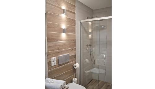 One-Bedroom Apartment with View