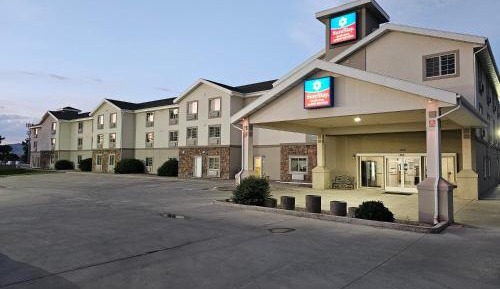 Queen Suite with Mobility Accessible Roll-In Shower - Non-Smoking