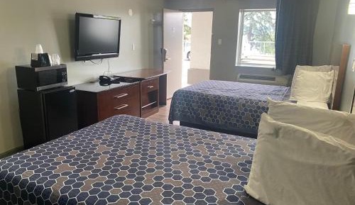 Deluxe Room (2 Adults + 1 Child)