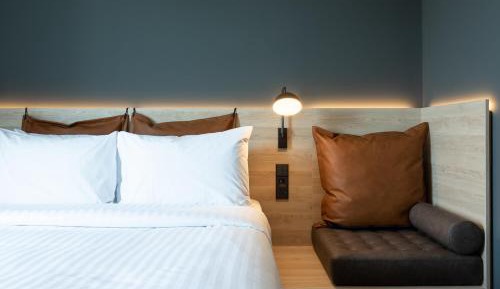 Moxy Queen Room - Top Floor