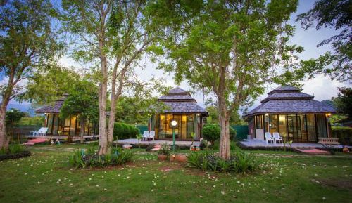 Villa with Garden View