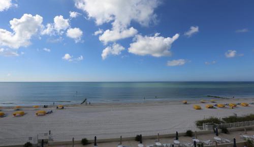 King Studio - Gulf and Pool View (Disability Access)