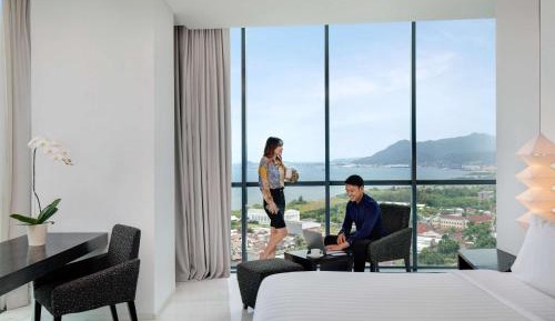 Superior Room with One King Bed and View