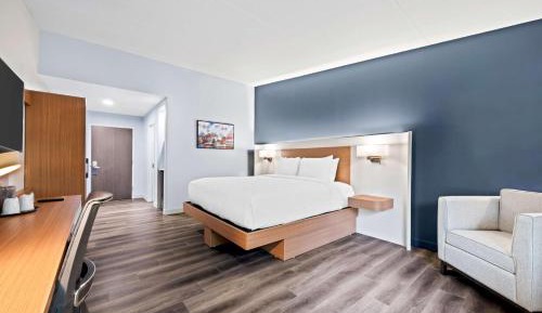 Large King Room - Non-Smoking