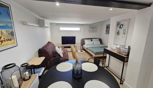 One-Bedroom Apartment