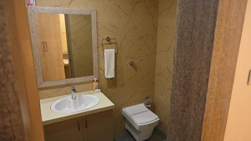 Deluxe Double Room (2 Adults + 1 Child)