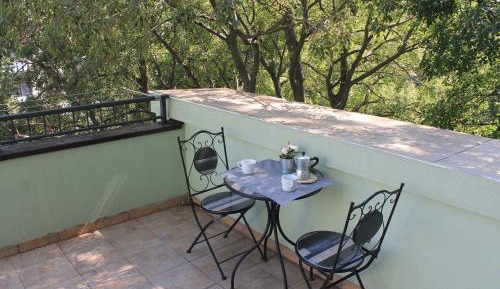 One-Bedroom Deluxe Apartment