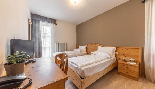 Double or Twin Room with Mountain View