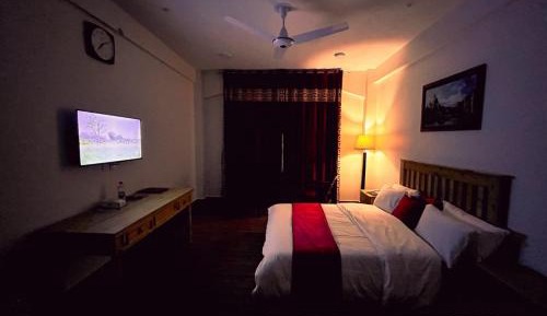 Family Room with Mountain View