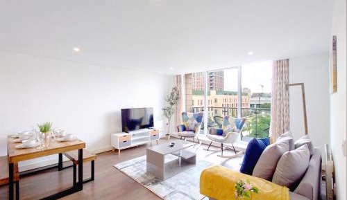 Deluxe Two-Bedroom Apartment with Garden View