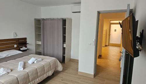 102 ROOM APARTMENT TO SHARE SHARED BATHROOM/TOILET