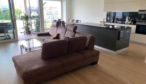 Classic One-Bedroom Apartment with King Bed