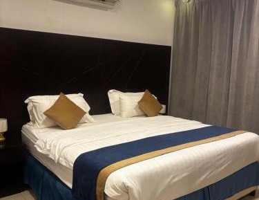 Deluxe Three-Bedroom Apartment