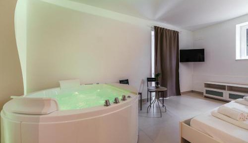 King Room with Spa Bath