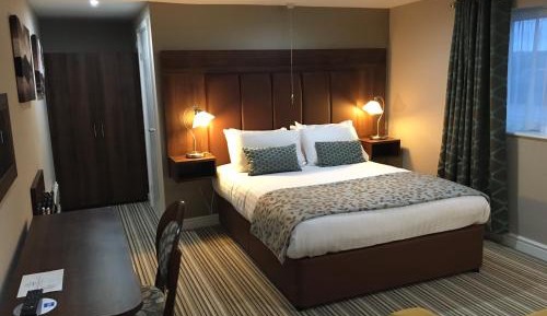 Family Room (2 Adults + 1 Child)