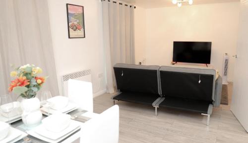 Two-Bedroom Deluxe Apartment with Balcony