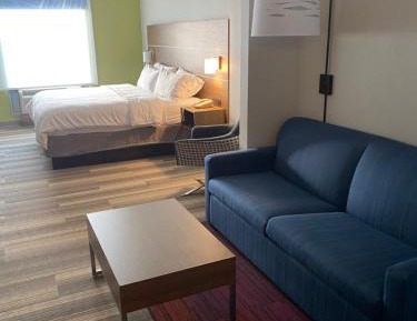 Suite with Mobility Accessible Tub - Non-Smoking