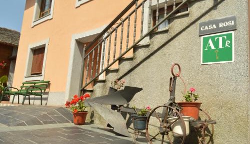 Deluxe Two-Bedroom Apartment with Garden View