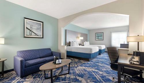 Queen Suite with Two Queen Beds and Sofa Bed - Non-Smoking