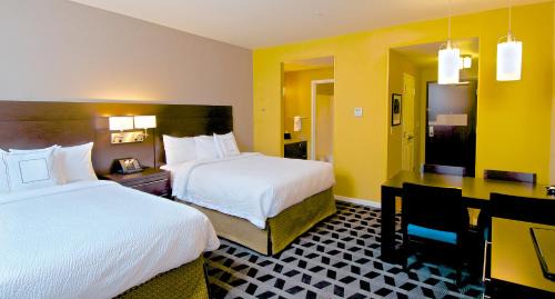 Studio with Two Queen Beds
