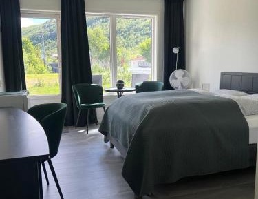 Apartment with Mountain View