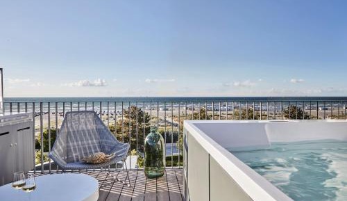 Sky Suite mit Dachterrasse und Meerblick-Whirlpool