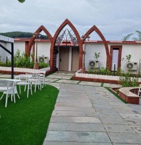 Maple Villa with Plunge Pool and Outdoor Jacuzzi, Row-House Villa