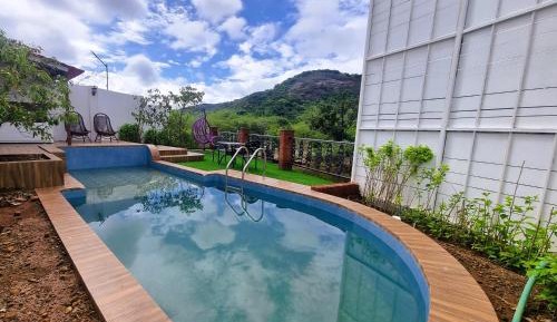 Stream Villa with Pool and Outdoor Jacuzzi. Row-House Villa