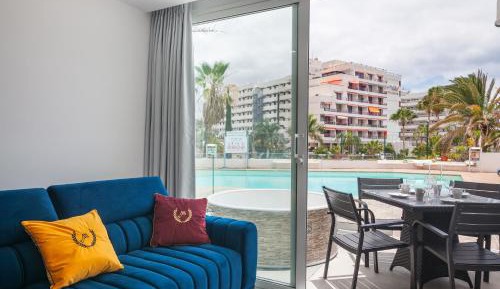One-Bedroom Apartment with Pool View