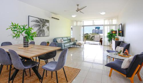 Apartment with Pool View 