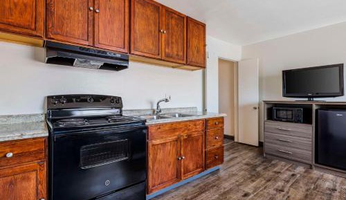 King Suite with Kitchenette - Non-Smoking