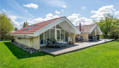 Three-Bedroom Holiday Home 