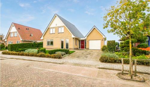 Three-Bedroom Holiday Home 