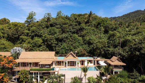 Three-Bedroom Villa with Sea View