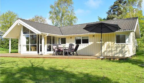 Three-Bedroom Holiday Home 