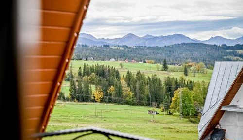 Apartment with Mountain View