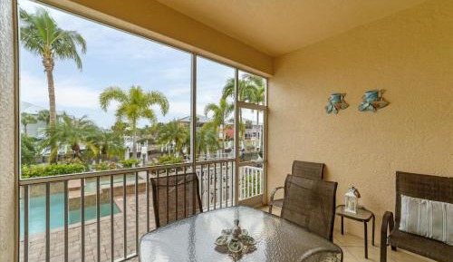 Apartment with Pool View 