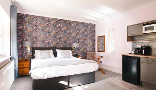 Standard Double Room with Kitchenette - Courtyard/Non-Smoking