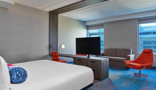 Aloft Suite, Suite, 1 King, Courtyard view