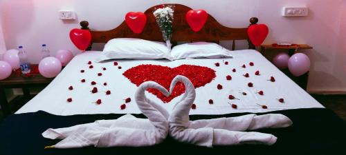 Deluxe Double Room with Side Sea View