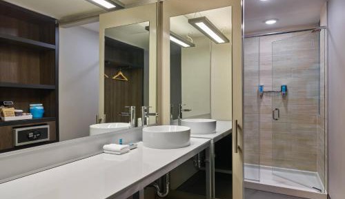 Savvy Guest, Guest room, 2 Queen, Sofa bed, Courtyard view