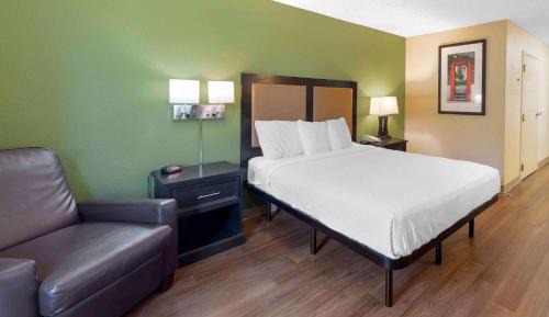 One Bedroom Suite with 1 Queen Bed - Non-Smoking