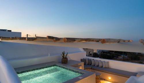 Black Diamond Suite with Hot Tub
