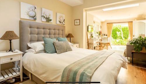 Guest Suite with Garden View