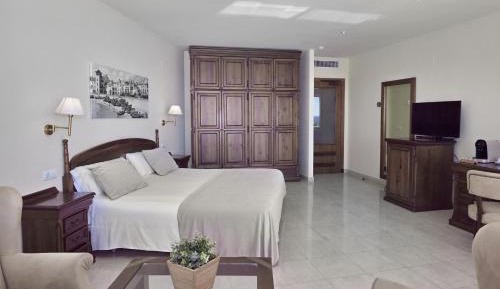 Superior Twin Room with Sea View (2 Adults)