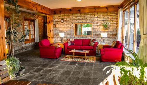 Three-Bedroom Apartment with Mountain View